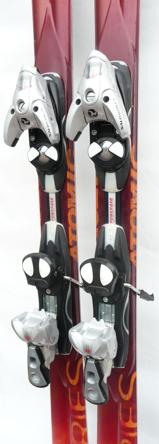 Atomic R9 carving síléc