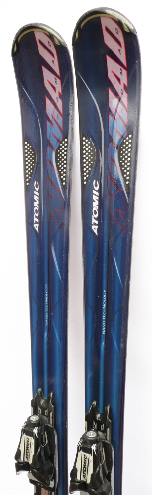 Atomic Nomad DarkBlue carving síléc
